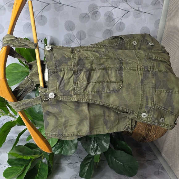 American Eagle Outfitters Denim - AEO Camo Tomgirl Overalls